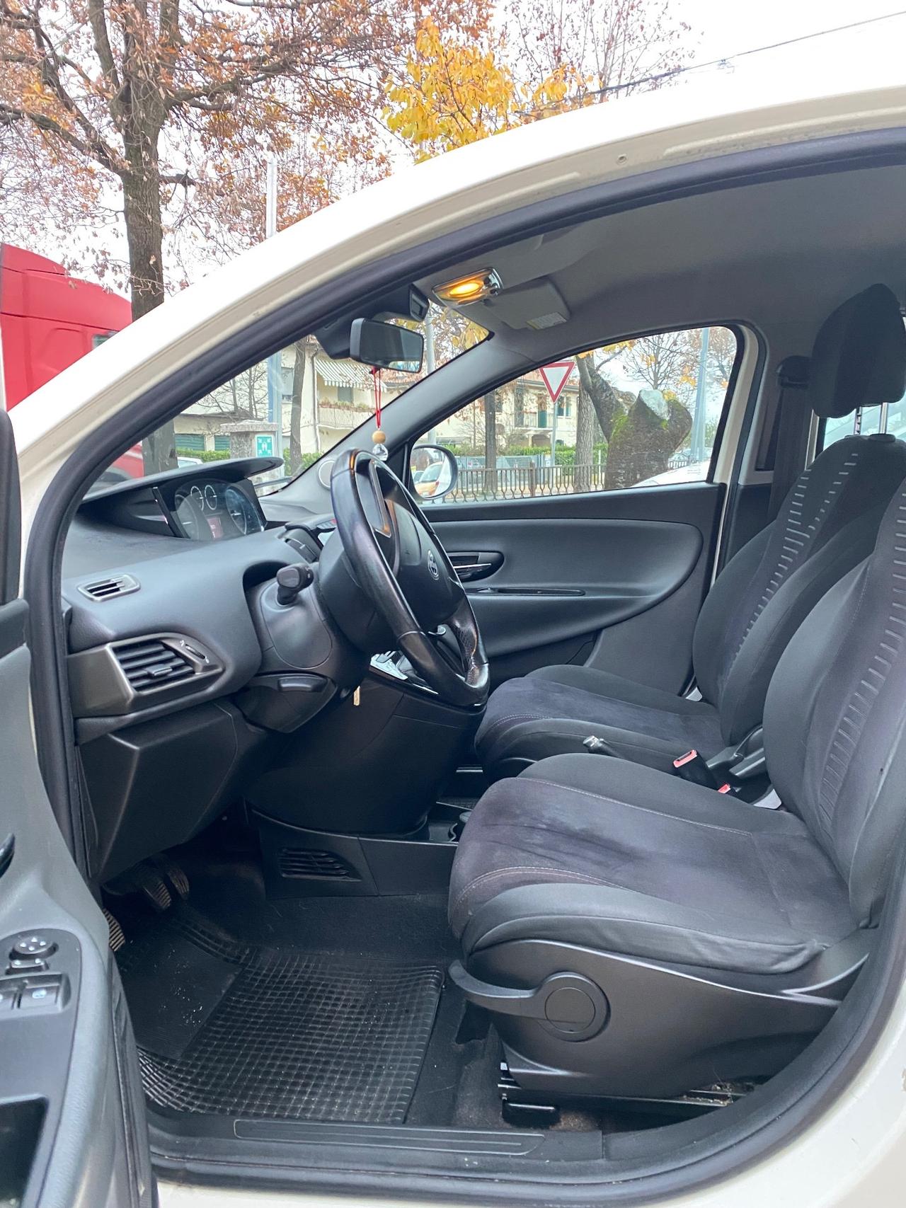 Lancia Ypsilon 1.2 69 CV 5 porte S&S Platinum