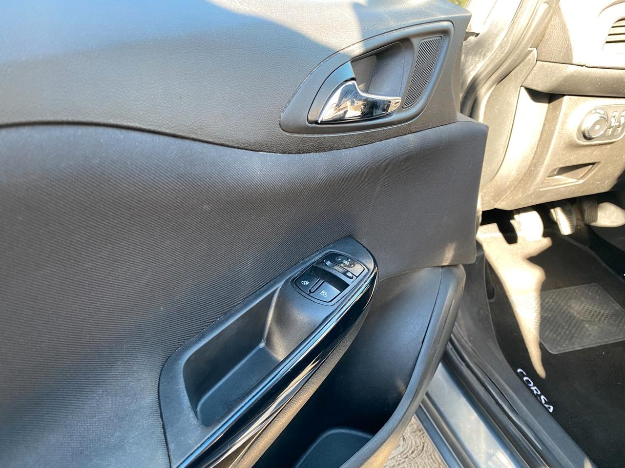 Opel Corsa 1.2 5 porte