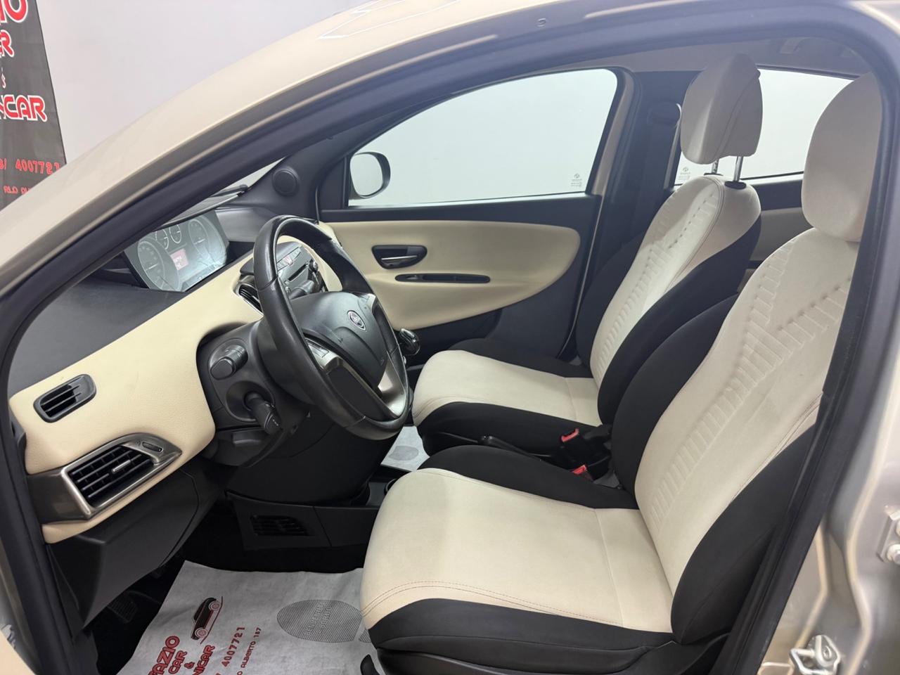 Lancia Ypsilon 1.2 69Cv
