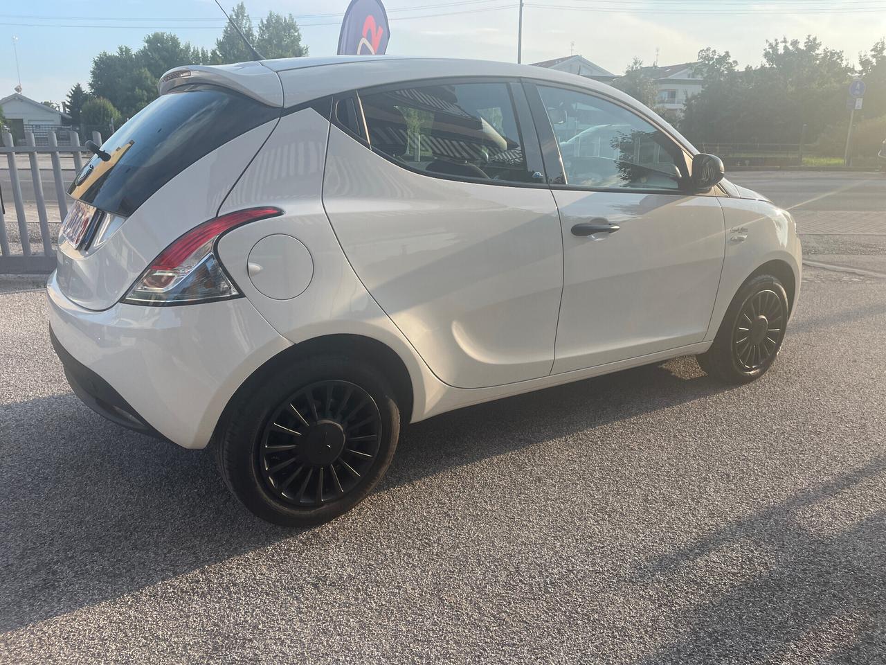 Lancia Ypsilon 1.2 69 CV 5 P. Elefantino X NEOPATENTATI