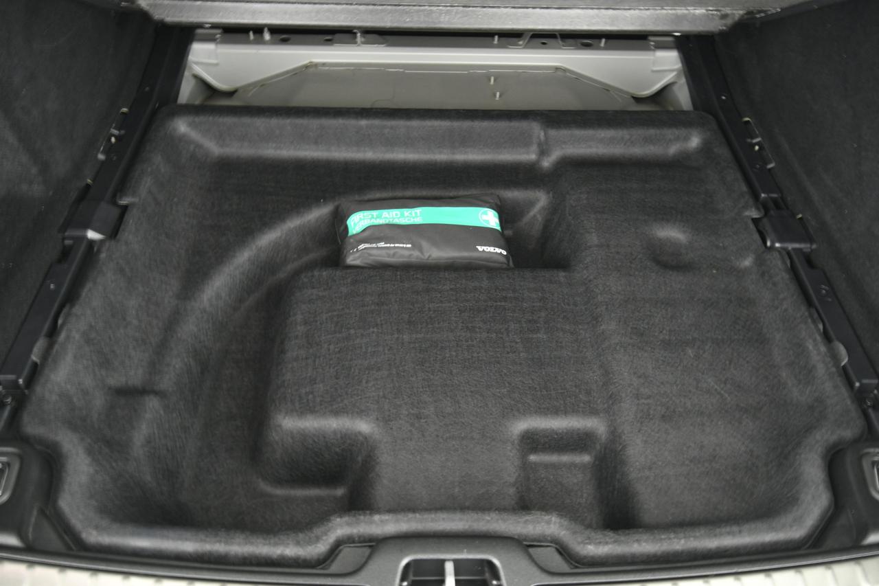 VOLVO V60 2.0 b4 Momentum Business auto NEOPATENTATI+C17"