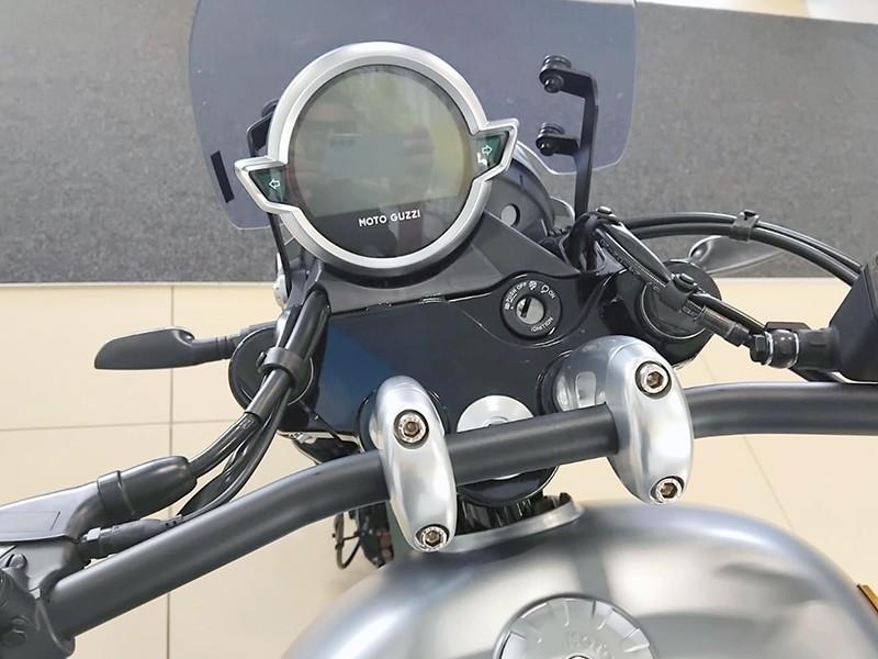 Moto Guzzi V9 Bobber Centenario