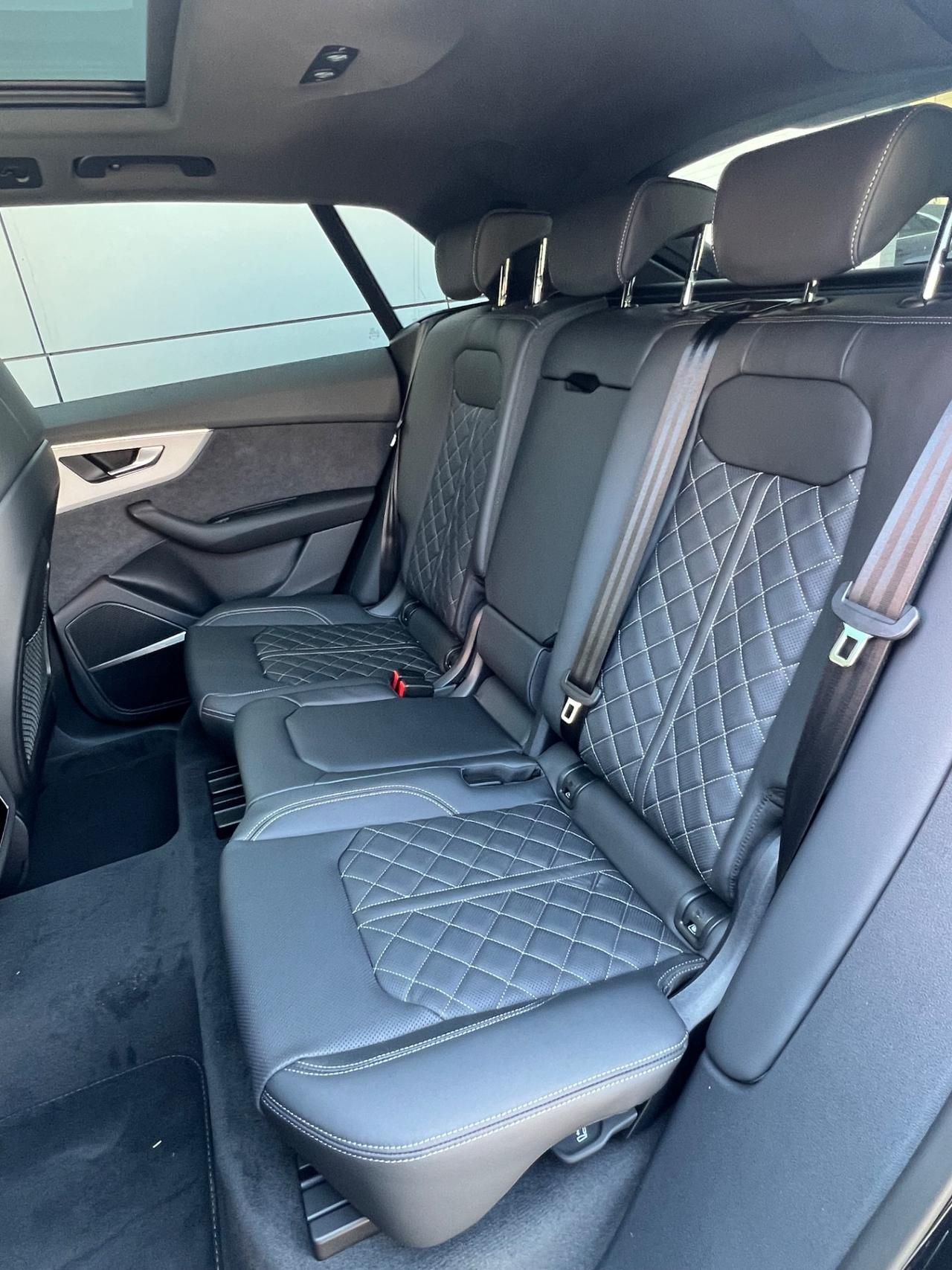 Audi Q8 50 TDI S-Line possibilità noleggio no scoring