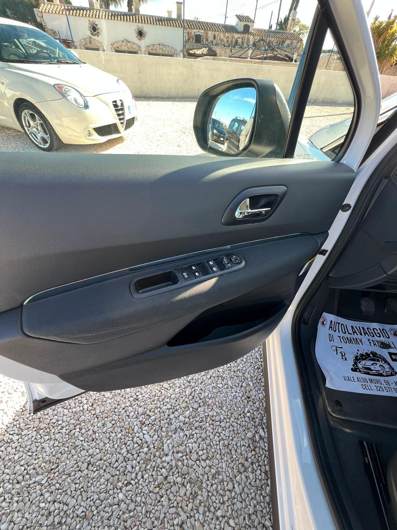 Peugeot 3008 1.6 HDi 115CV Business