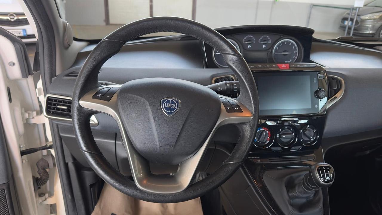 Lancia Ypsilon 1.0 FireFly 5 porte S&S Hybrid Ecochic A. Ferretti