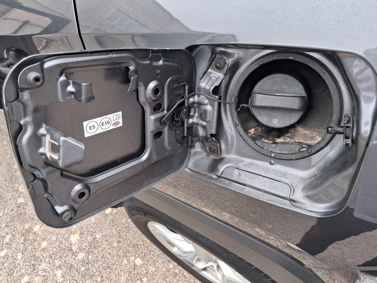 Toyota RAV 4 RAV4 E-CVT 2WD Active