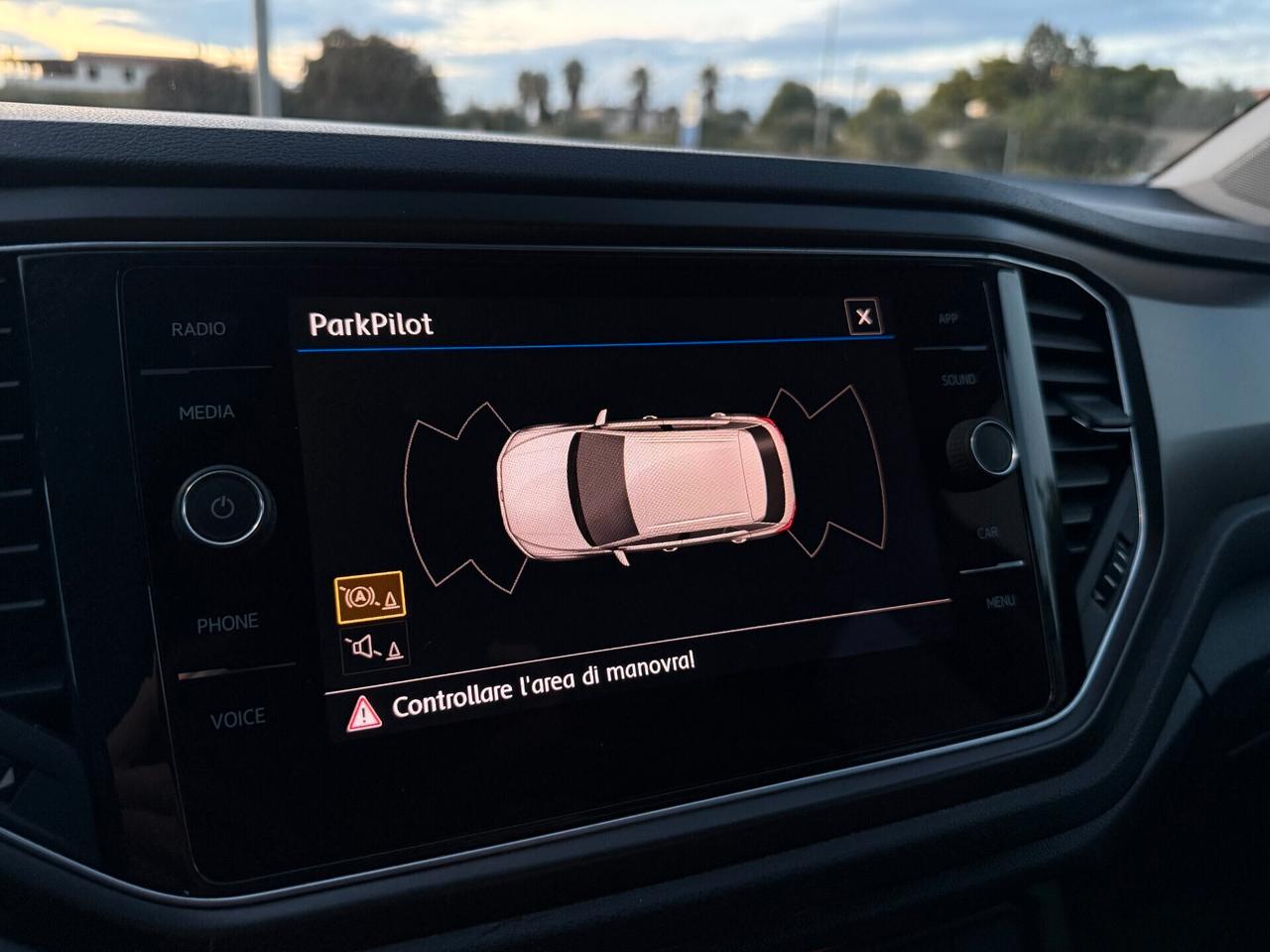 Volkswagen T-Roc/1.0 TSI 116 CV/CAR PLAY/CERCHI 17"/NEO