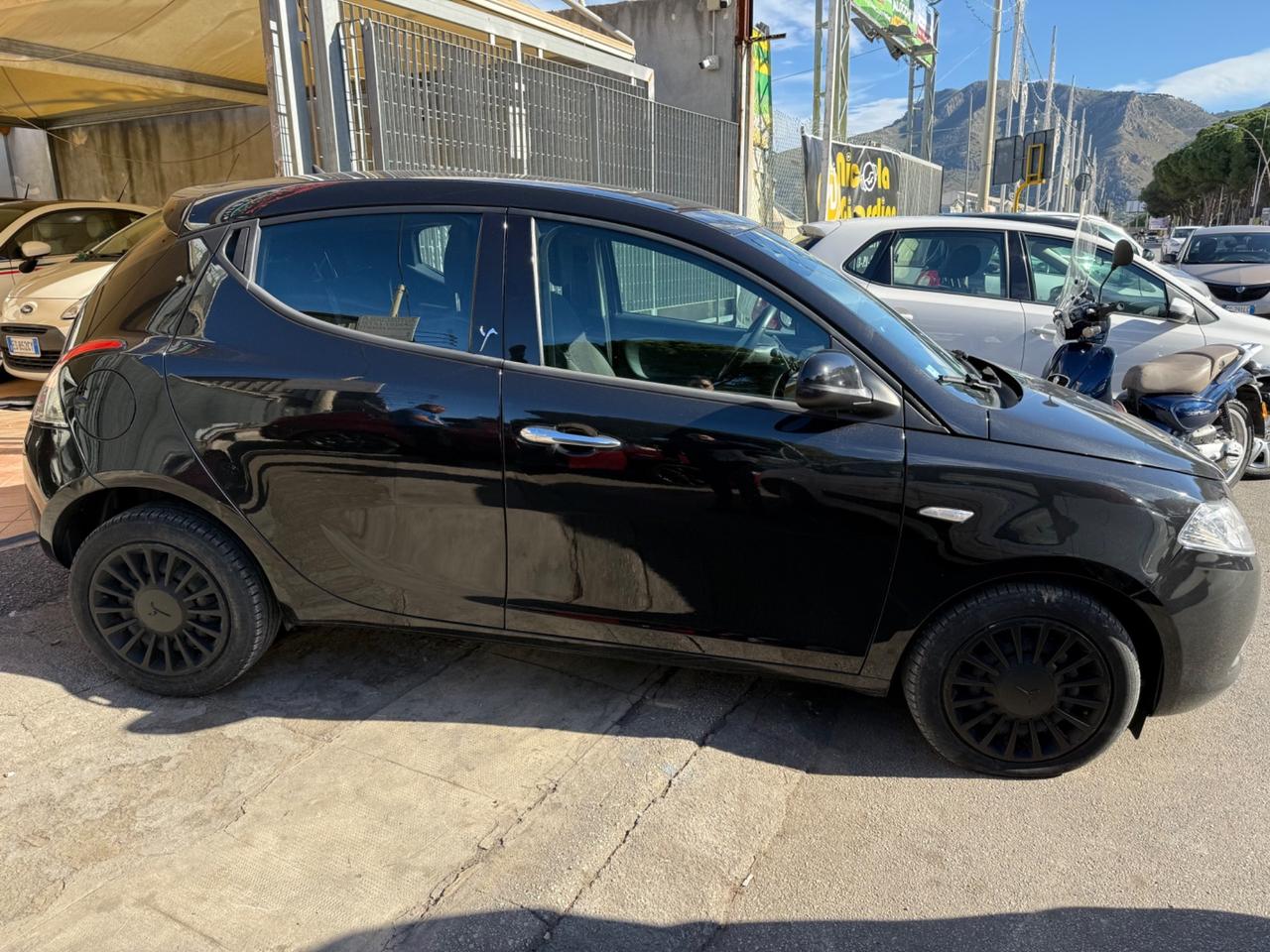 Lancia Ypsilon 1.2 69 CV 5 porte Platinum