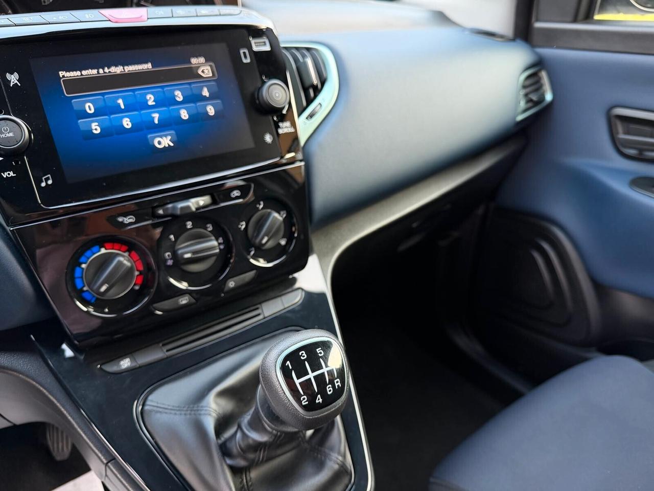 Lancia Ypsilon 1.0 FireFly 5 porte S&S Hybrid Platino