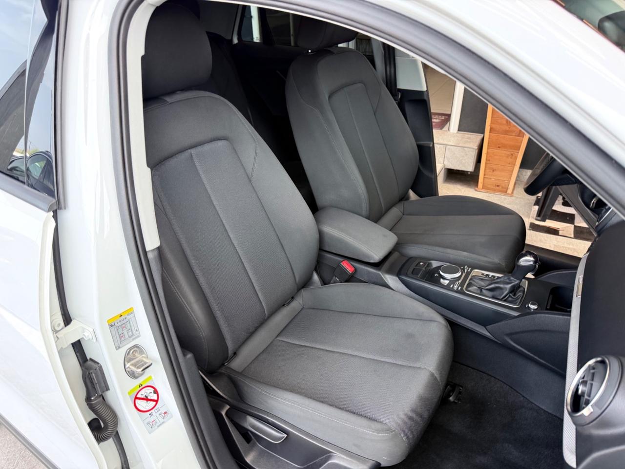Audi Q2 30 TDI S tronic Identity Black