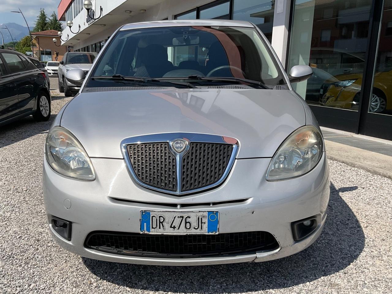 Lancia Ypsilon 1.3 MJT 75 CV Argento