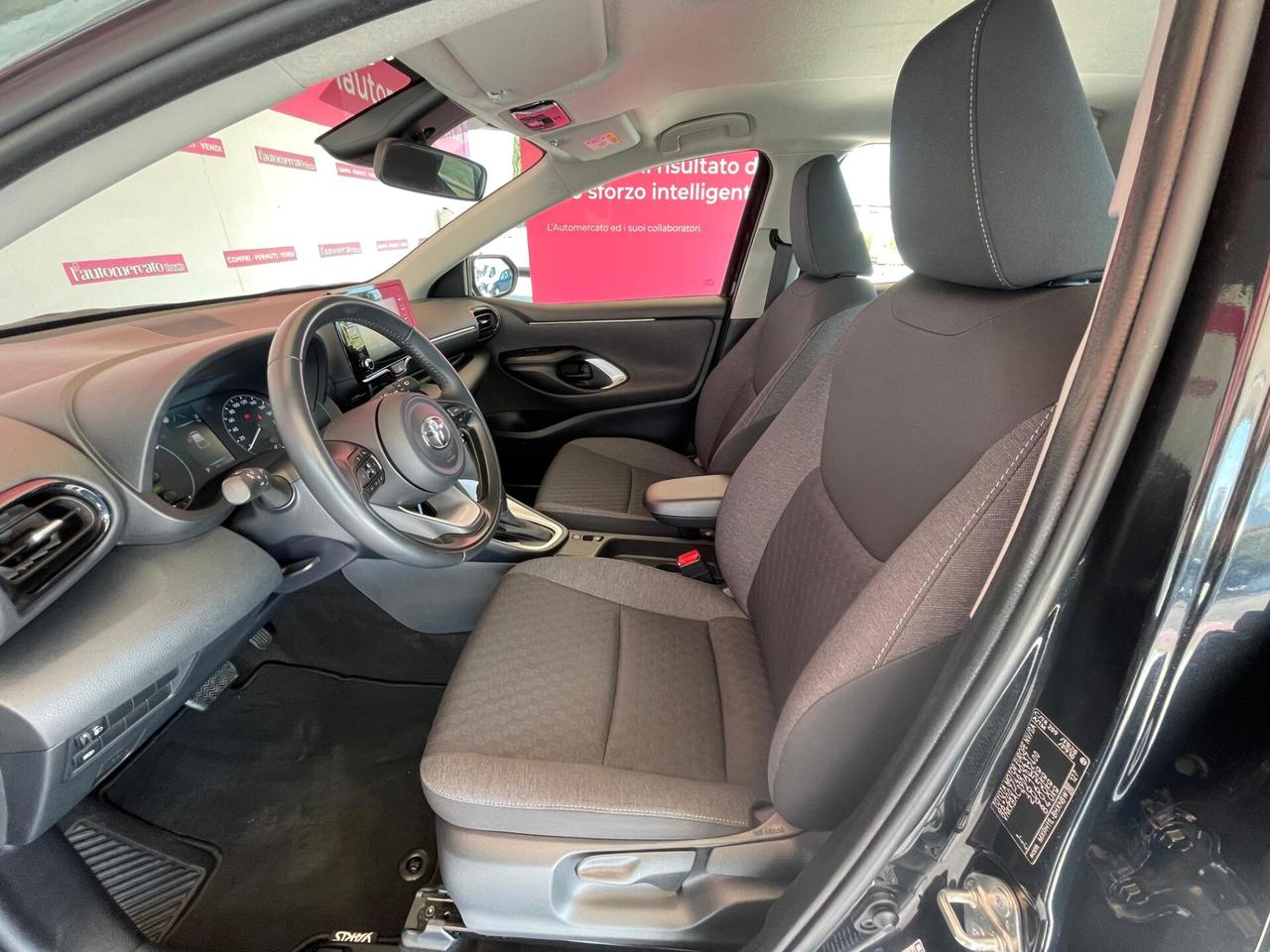 TOYOTA Yaris 4ª serie Yaris 1.5 Hybrid 5 porte...