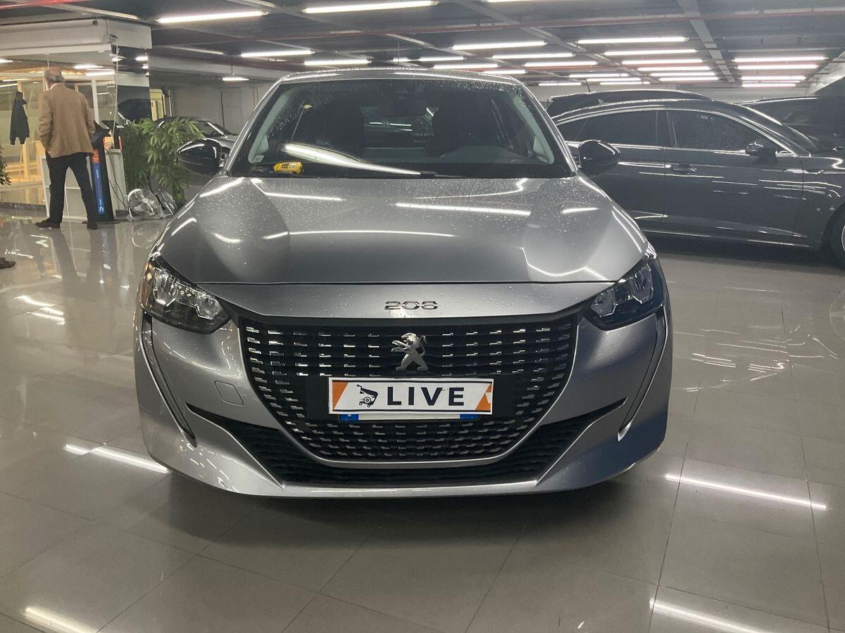 AUTO IN ARRIVO Peugeot 208 BlueHDi 100