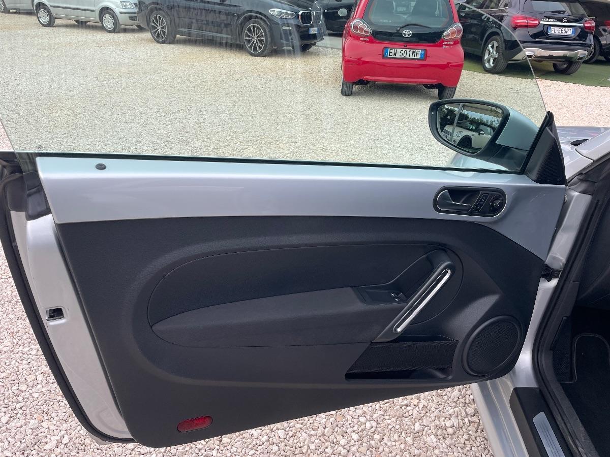 VOLKSWAGEN - Maggiolino - 1.6 TDI Design