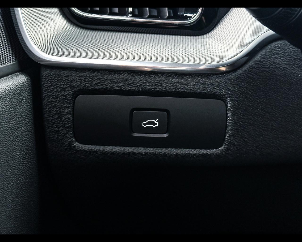 VOLVO XC60 B4 (d) AWD automatico Plus Dark