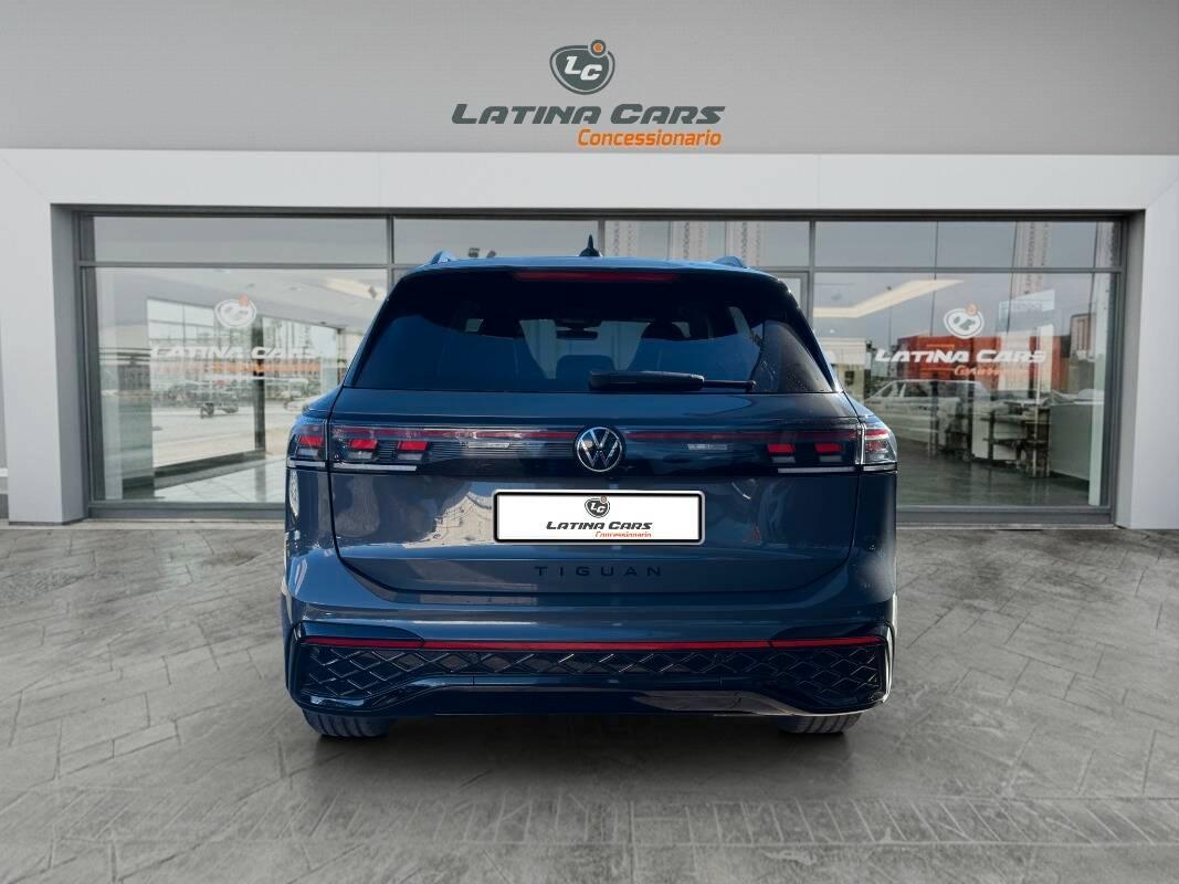 Volkswagen Tiguan 2.0 tdi R-Line 150cv dsg Con NAVIGATORE