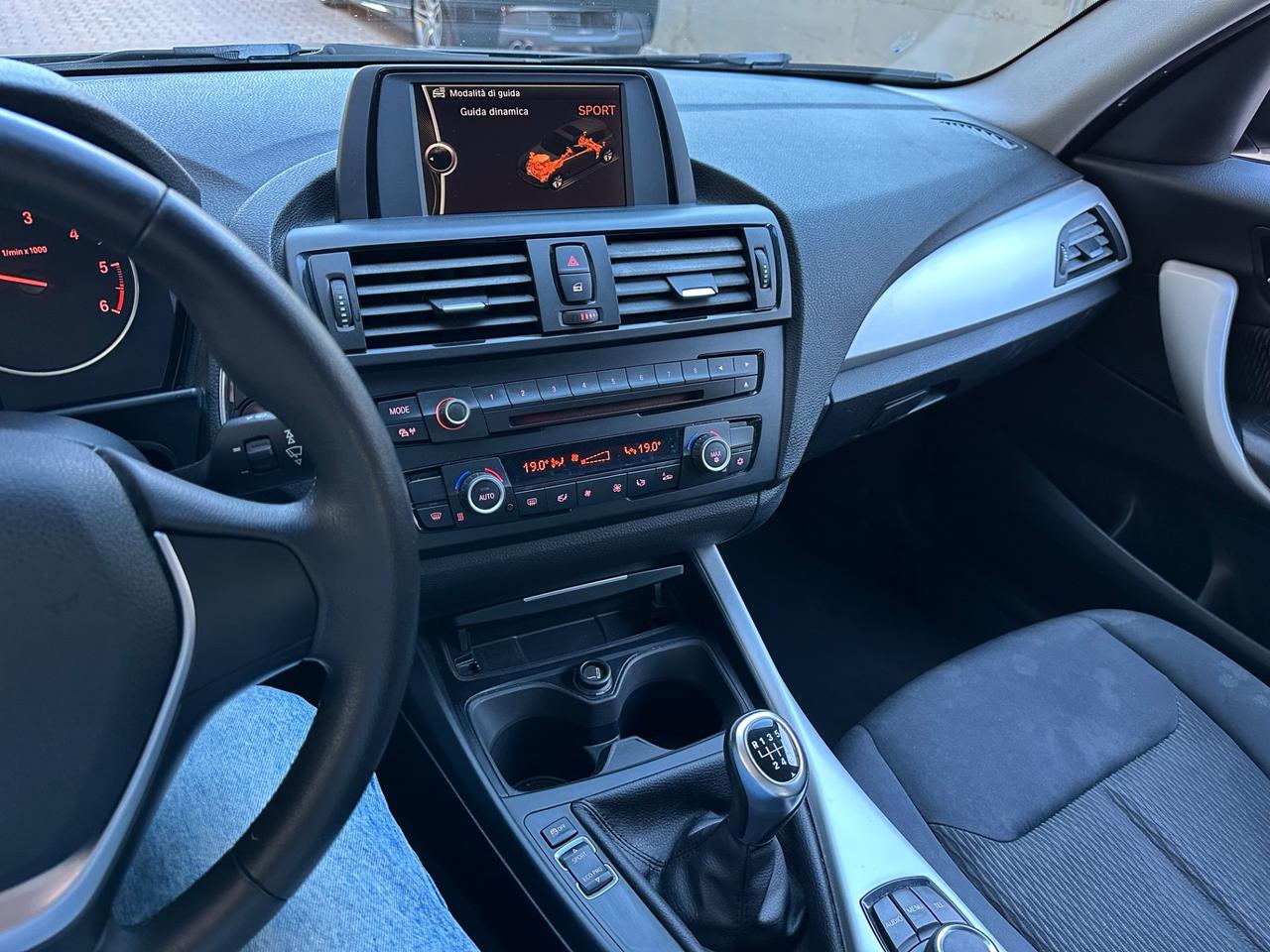 Bmw 118 118d 5p. Urban