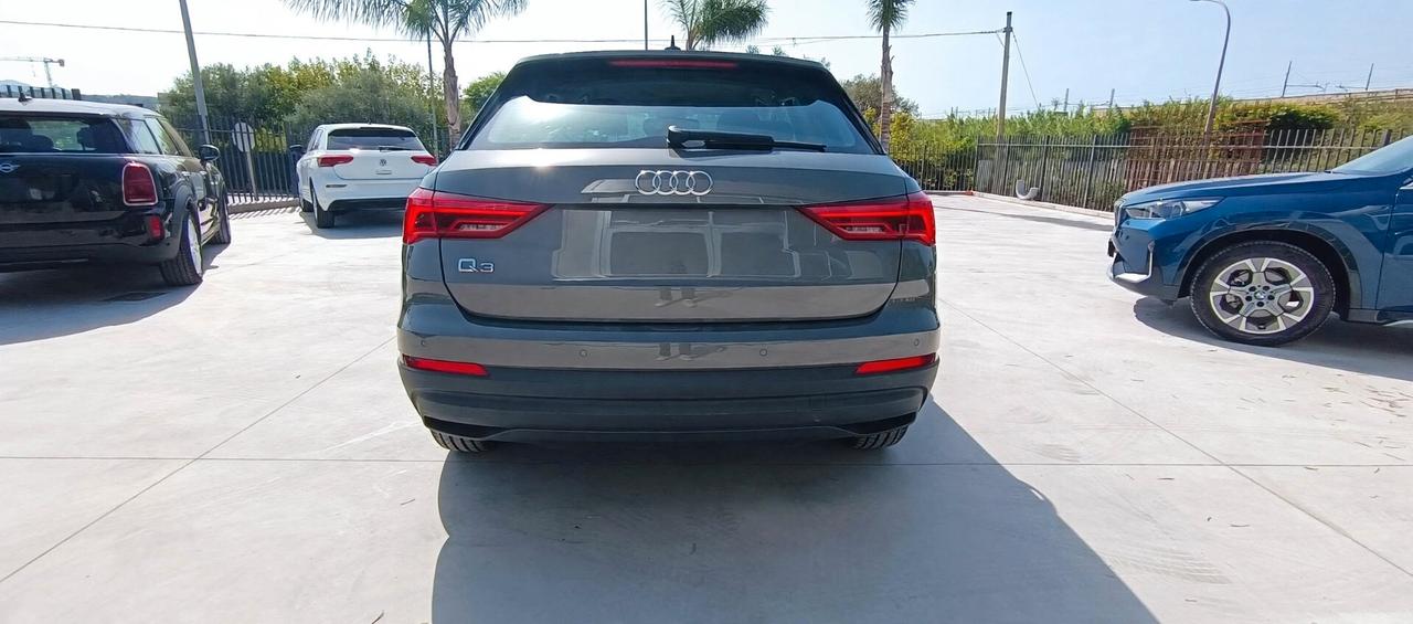Audi Q3 35 TDI S tronic Business