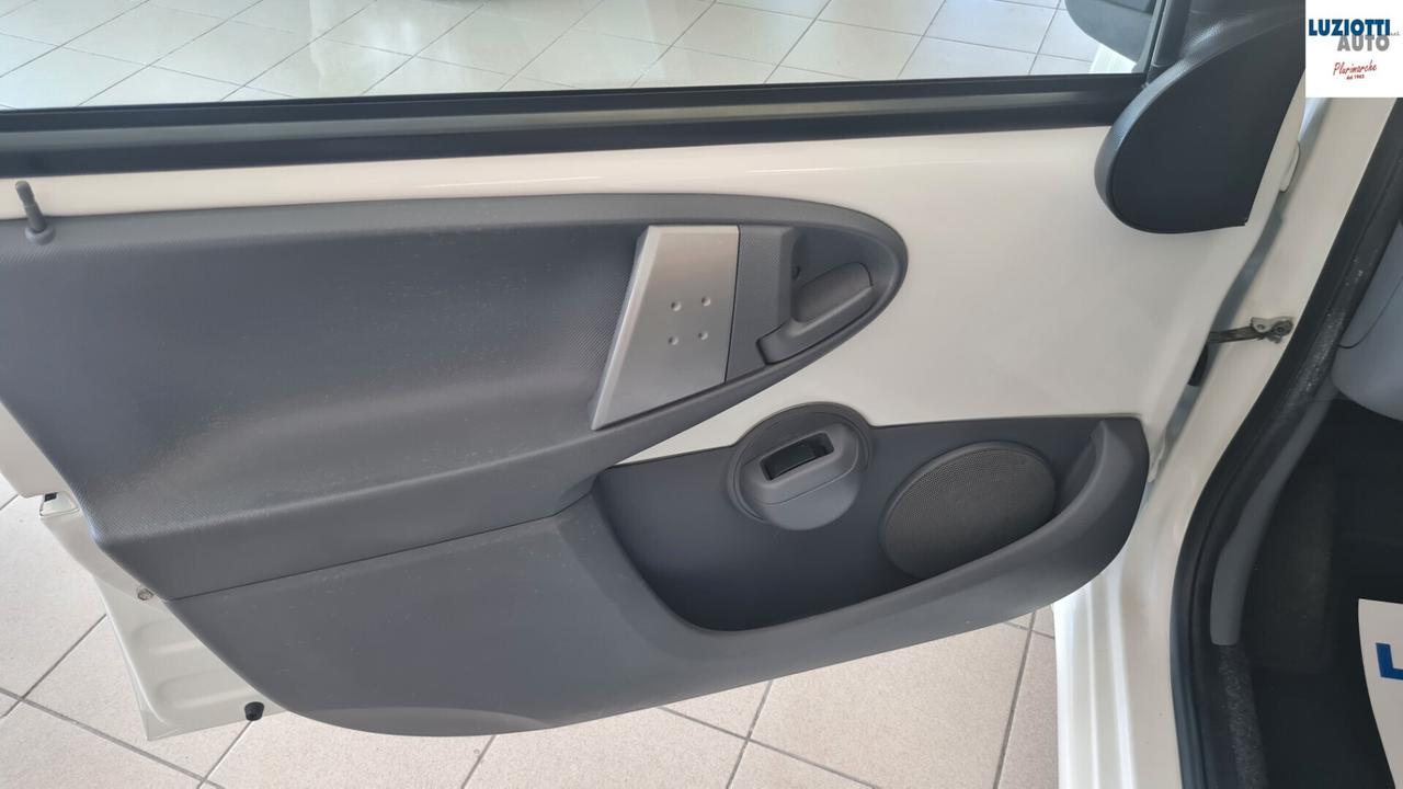 Toyota Aygo 1.0 5P. CONNECT SOL