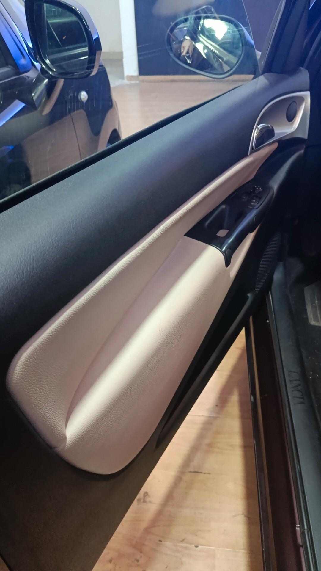 Lancia Ypsilon 1.3 MJT 75 CV Platino