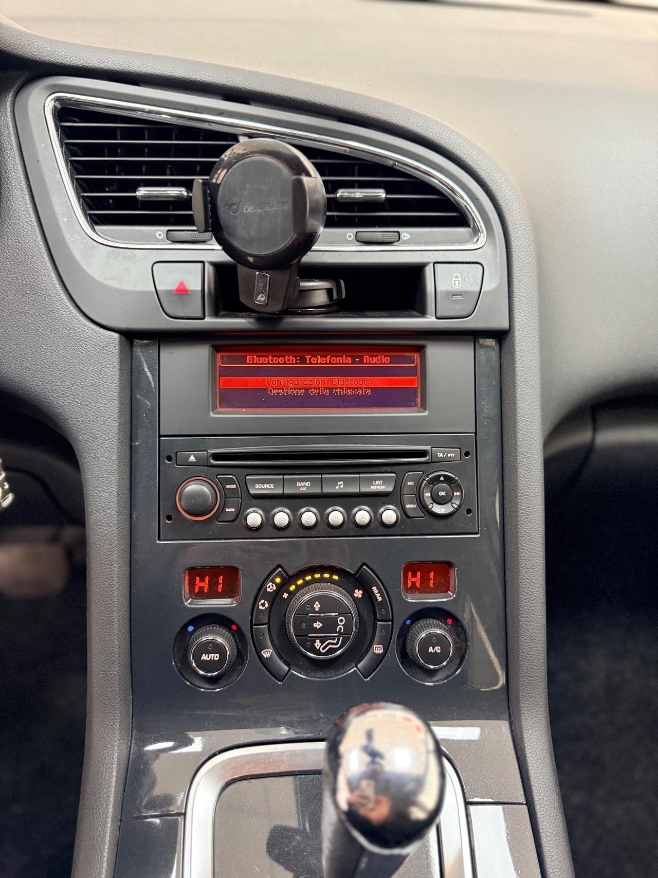 Peugeot 5008 1.6 HDi 112CV cambio robotizzato Féline 05/2011 Euro 5 Neopatentati