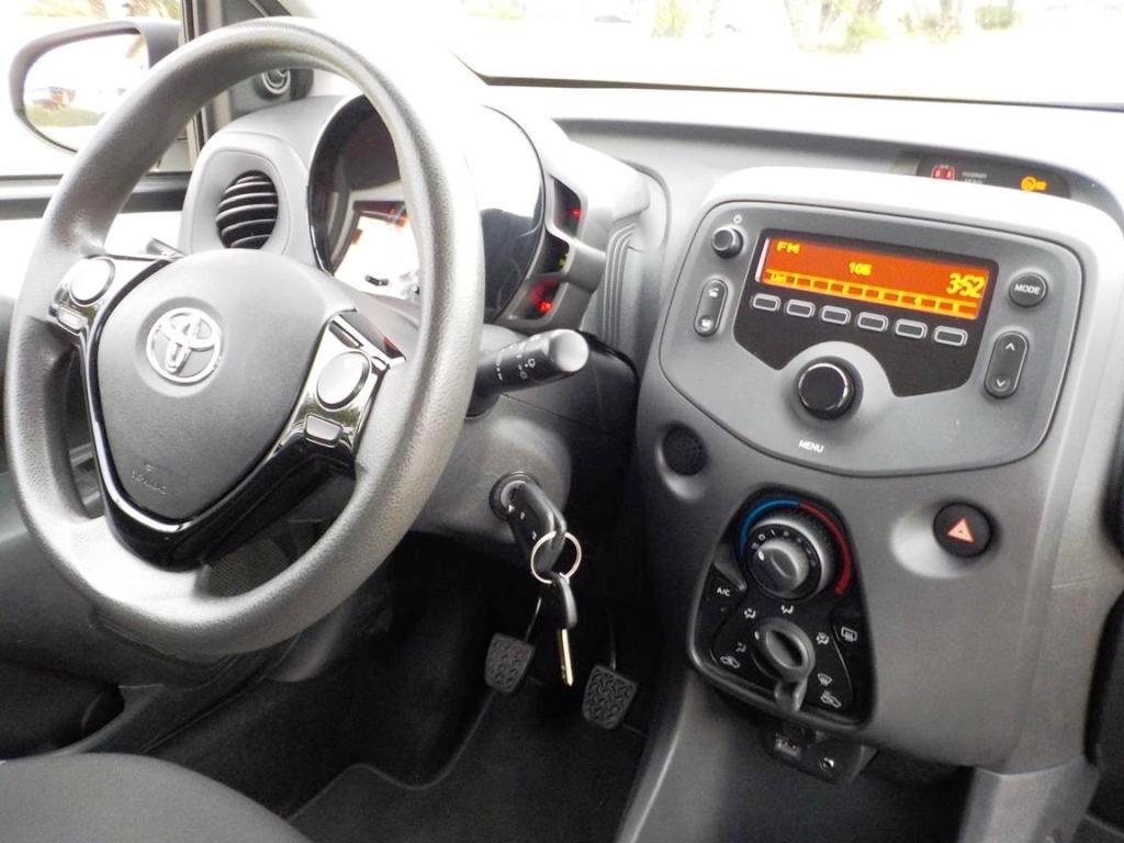 Toyota Aygo Connect 1.0 VVT-i 72 CV 5 porte x-play