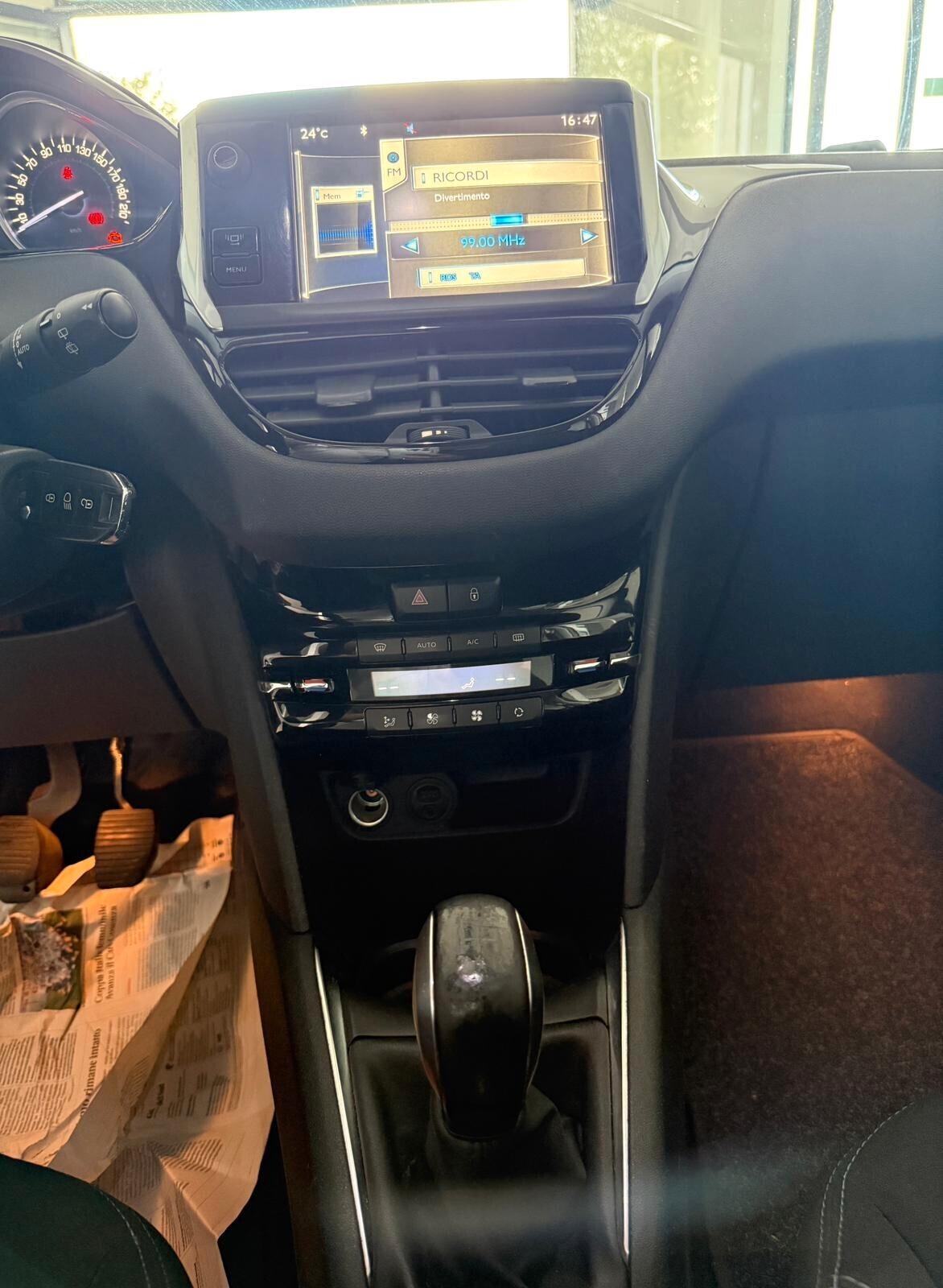 Peugeot 208 1.4 HDi 68 CV 5 porte Allure