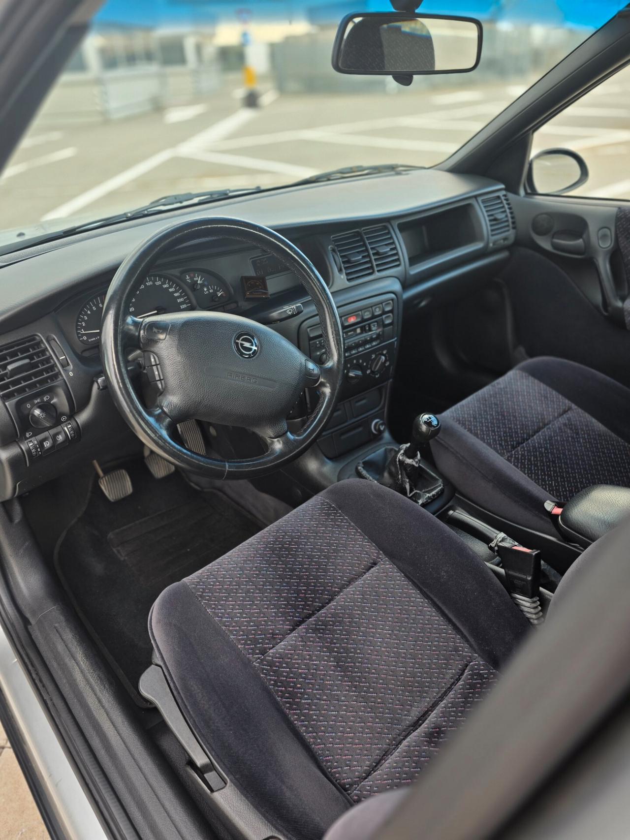 Opel Vectra 1.6cc 16V "CD"/101CV-74kW