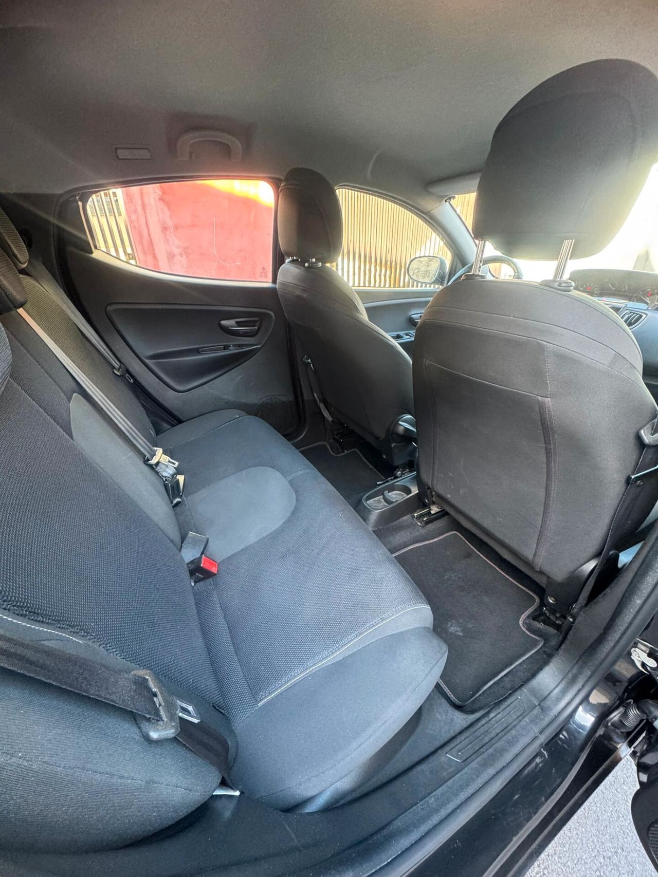 Lancia Ypsilon 1.3 MJT 16V 95 CV 5 porte S&S S Momodesign