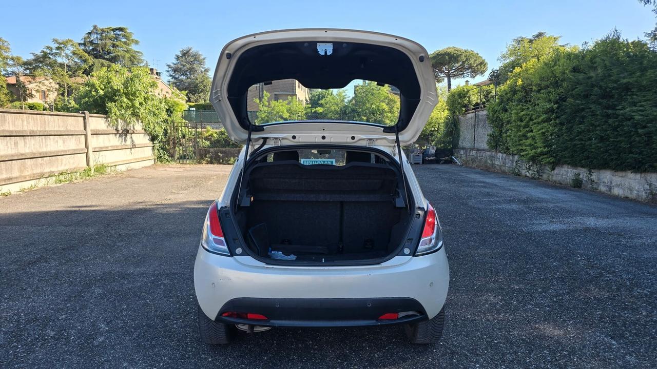 Lancia Ypsilon 1.2 69 CV 5 porte GPL Ecochic Platinum
