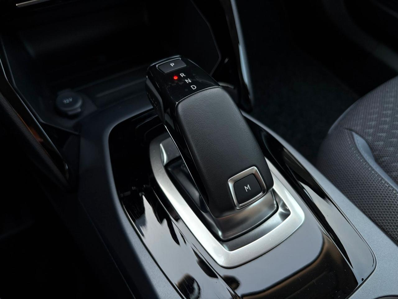 PEUGEOT 2008 1.5 HDI FULL OPTIONAL SI NEOPATENTATI