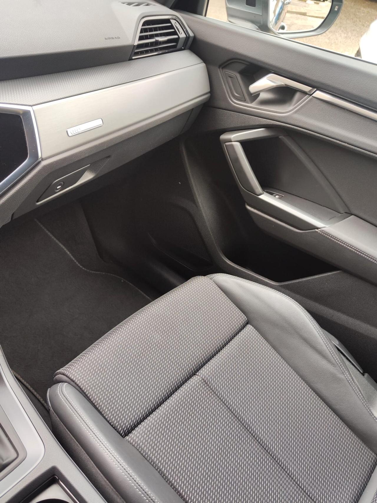 Audi Q3 SPB 35 2.0 150CV Identity Black 2025 IVA