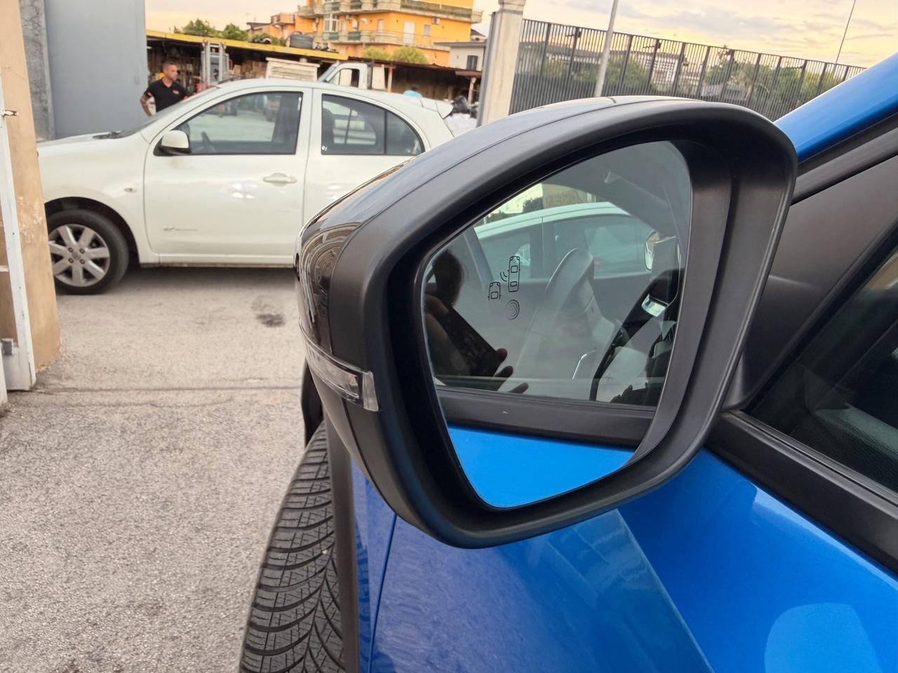 Peugeot 2008 1.5 BlueHDi 130 EAT8 Allure navi cockpit