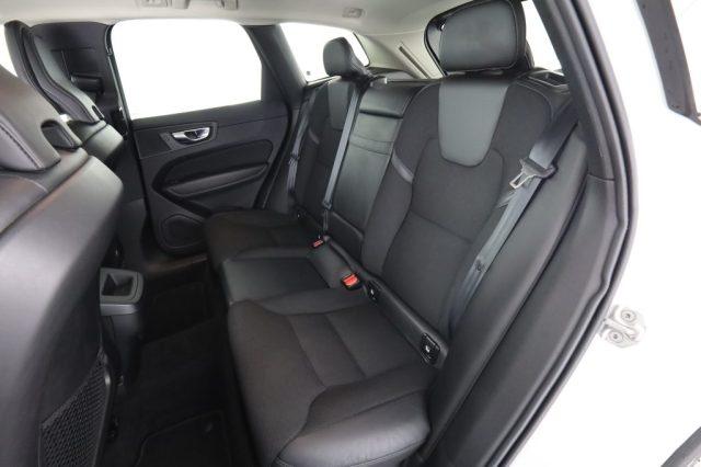 VOLVO XC60 XC60 B4 (d) automatico Momentum Pro