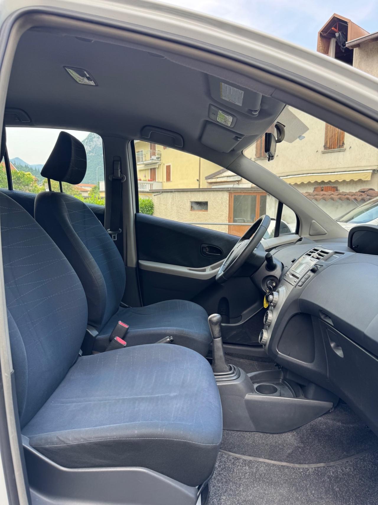 Toyota Yaris 1.0 5 porte