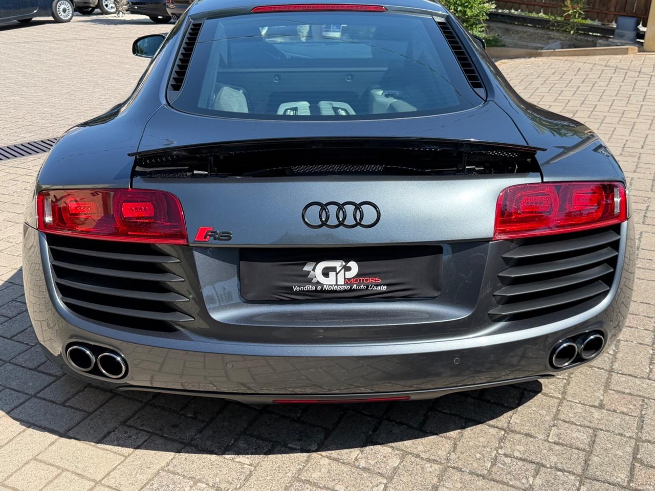 Audi R8 4.2 V8 FSI quattro R tronic