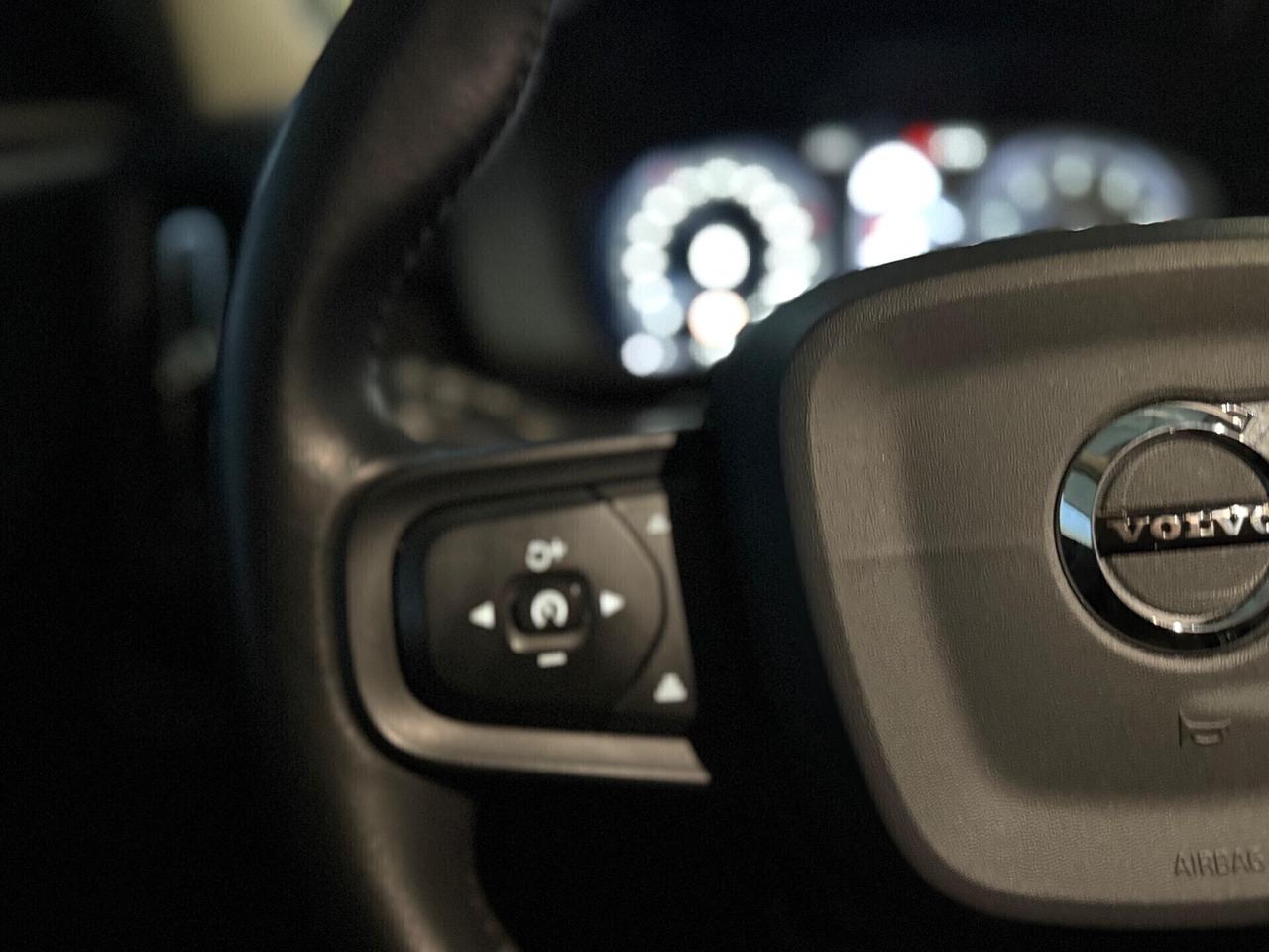 Volvo XC40 T3 Geartronic R-design PARI AL NUOVO