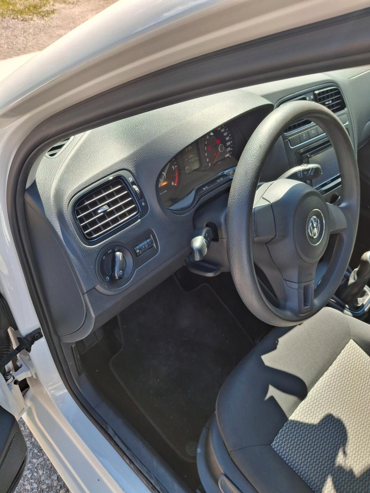 Volkswagen Polo 1.2 5 porte 75cv neo patentati