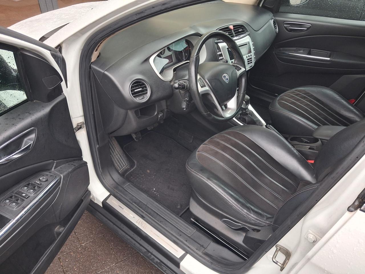 Lancia Delta 1.6 MJT DPF 105 CV Silver