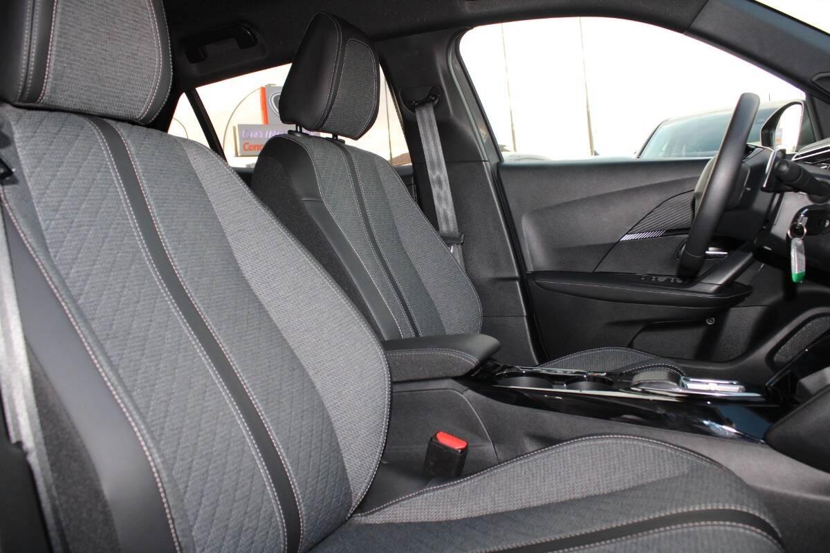 Peugeot 2008 1.2 Allure s&s 130cv eat8 con TELECAMERA A 360°