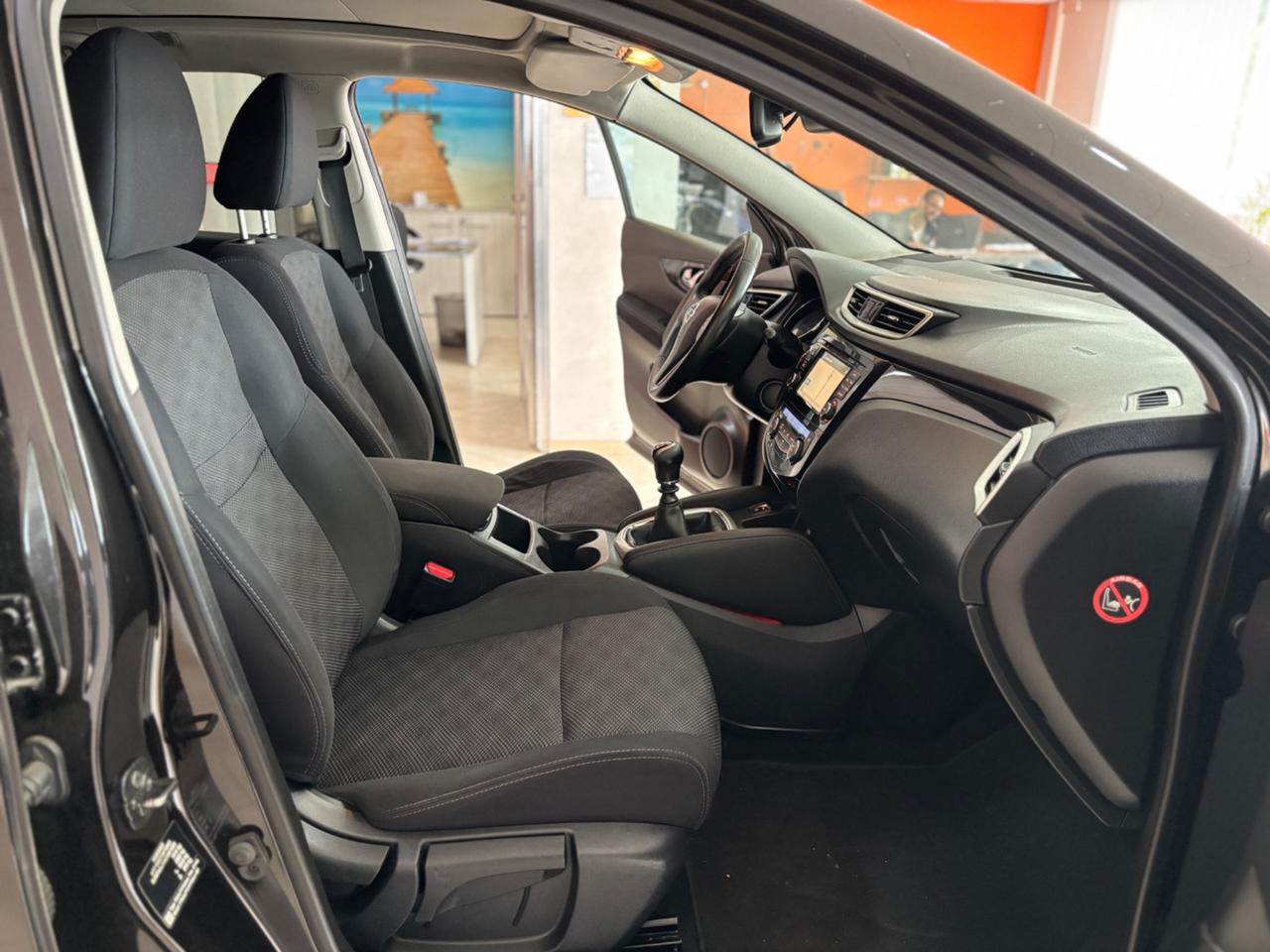 Nissan Qashqai 1.6 dCi 2WD Tekna tetto panoramico permute finanziamenti