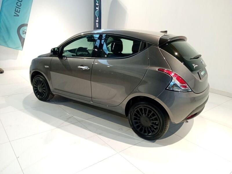 Lancia Ypsilon 1.0 FireFly 5 porte S&S Hybrid Silver