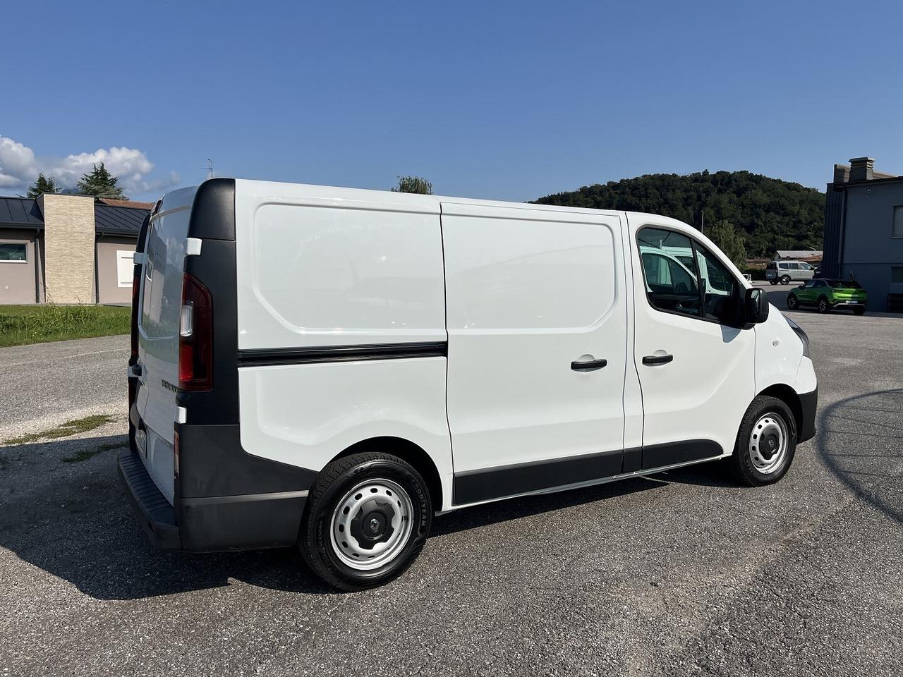 RENAULT TRAFIC L1H1 T27 1600 DCI 120 CV