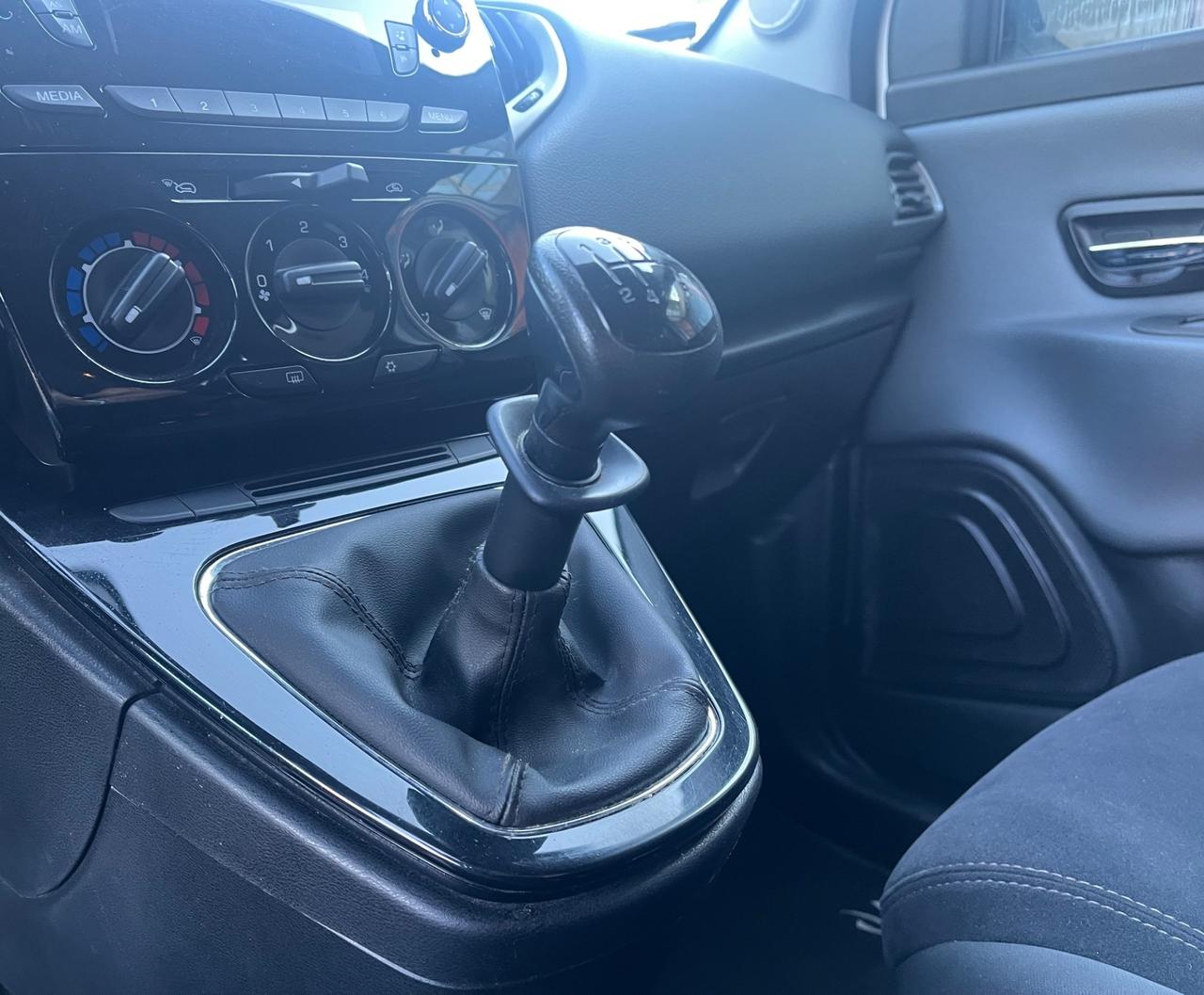 Lancia Ypsilon 1.2 69 CV 5 P Gold-km104000-