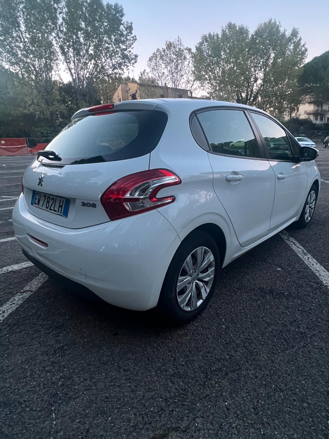ADATTA PER NEOPATENTATI Peugeot 208 1.4 HDi 68 CV 5 porte Allure