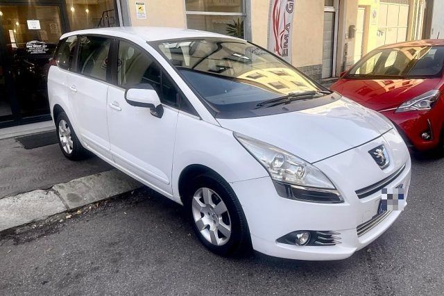 PEUGEOT 5008 1.6 HDi 112CV Allure