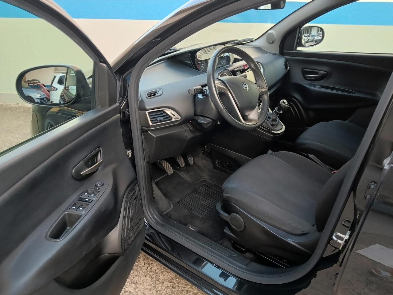 Lancia Ypsilon 1.0 FireFly 5 porte S&S Hybrid Ecochic Gold