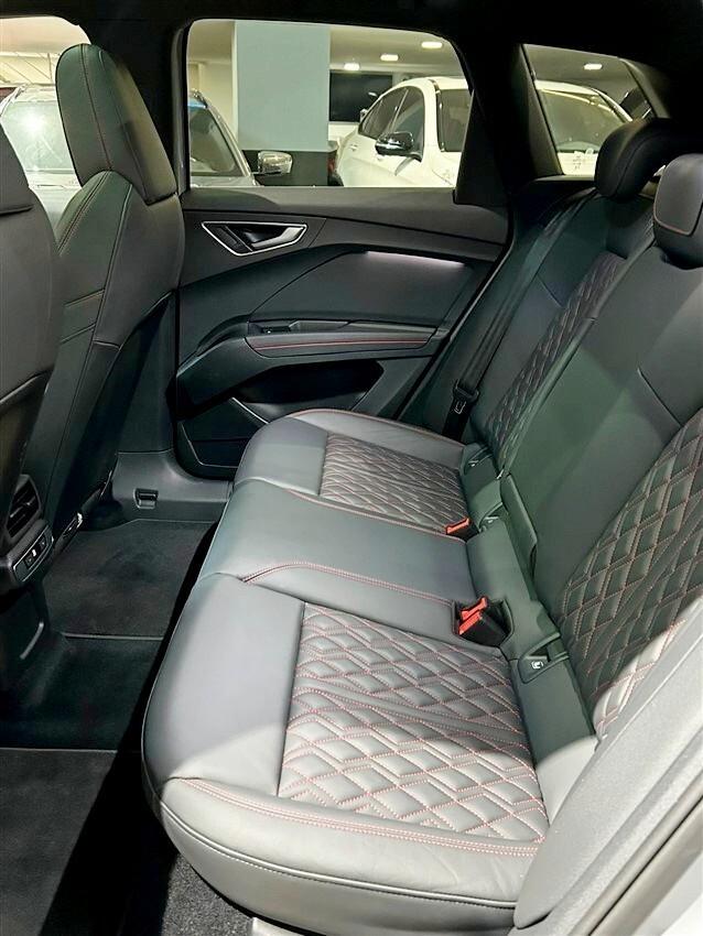 Audi Q4 50 e-tron quattro Business Advanced