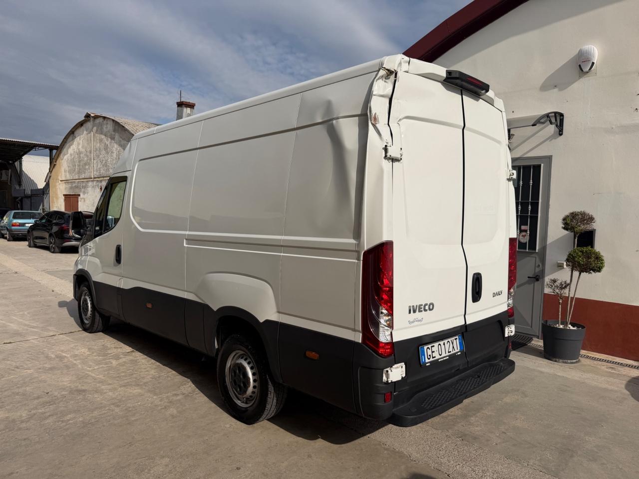 Iveco Daily 35-140 L2H2 Clima - 2022