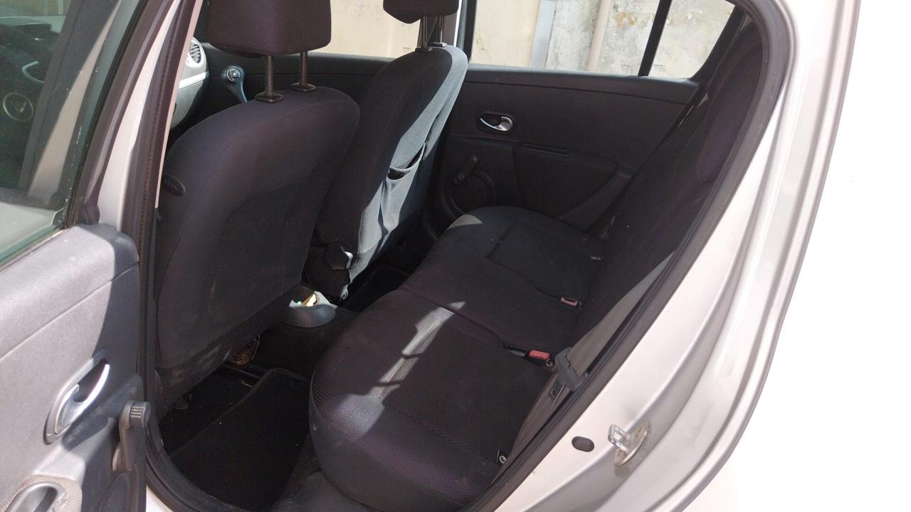 Renault Clio 1.2cc benzina(PRIVATO)-2006